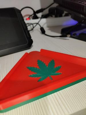 Rolling Tray Cannabis Leaf