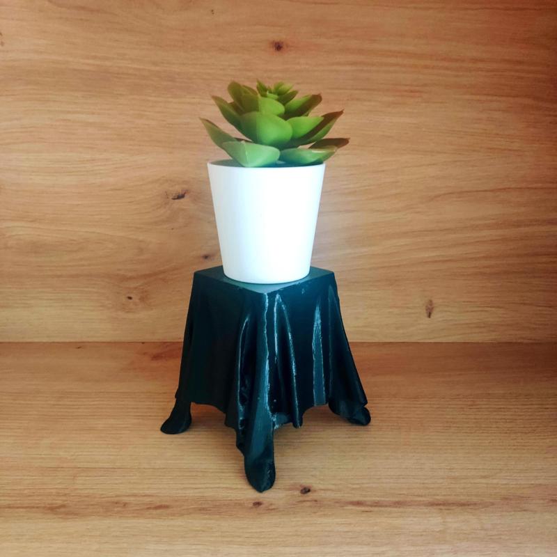 Floating Tablecloth Shape Support