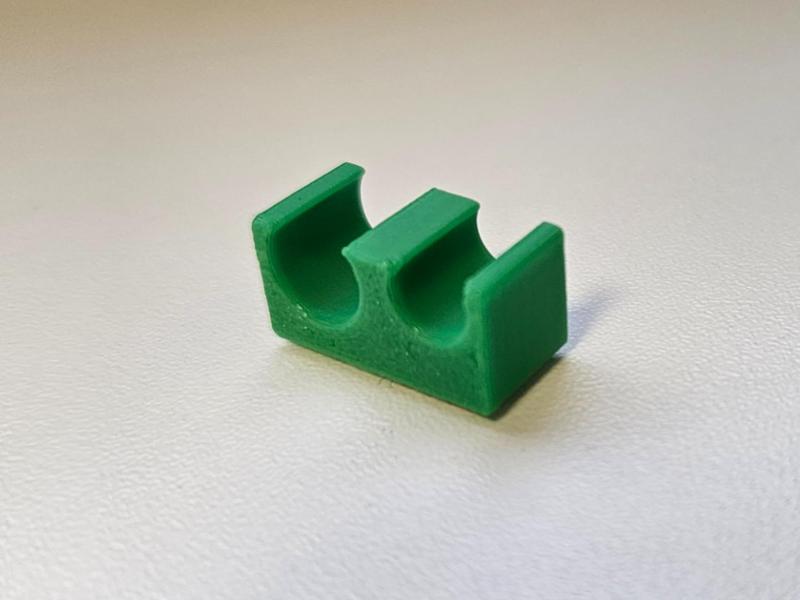 Double cable bracket