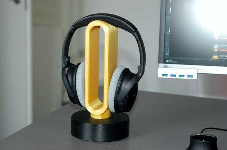 Headphone stand with heavy base