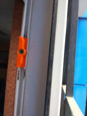 Window clamp (Furniture)