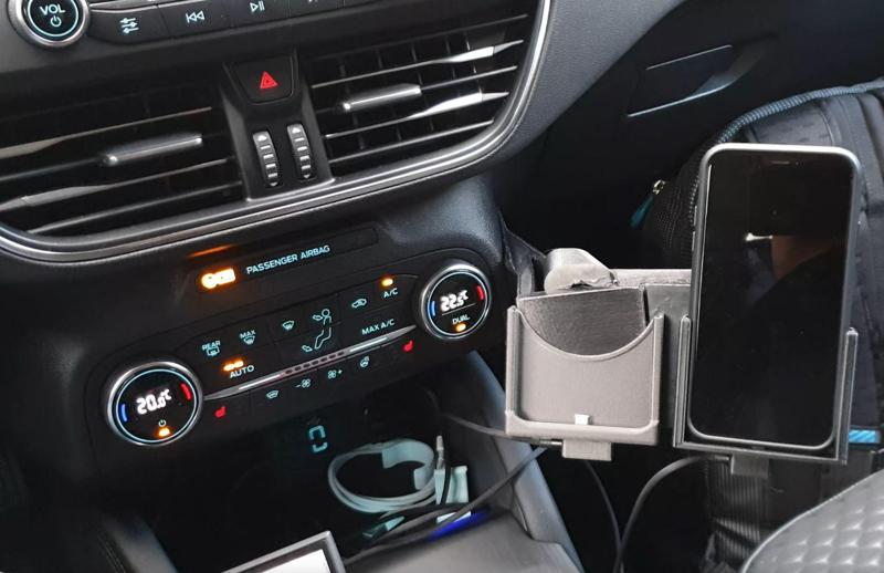 Ford Focus 2020 - Dashmount for car with removable second phone