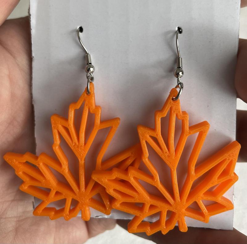 Low Poly Maple Leaf (Earring Remix)