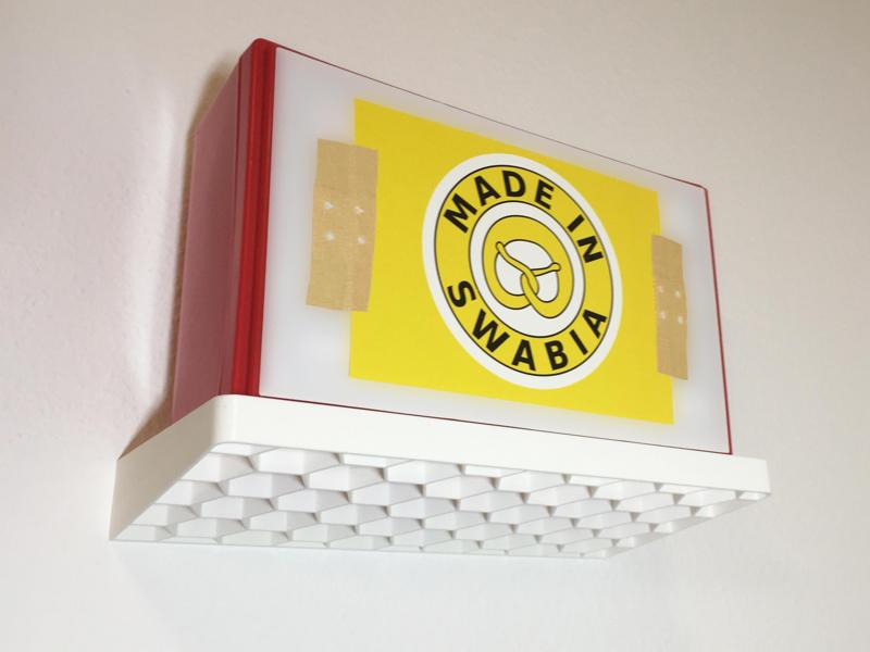 Hexagon shelf with recess for a first aid kit / Regalbord mit Vertiefung für KFZ-Verbandkasten