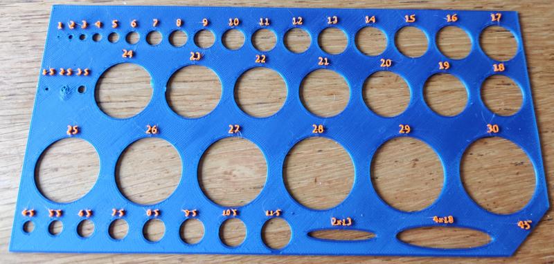 Sjabloon met gaatjes, template circles in 2 colors.