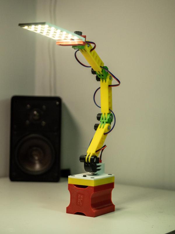 Articulated Portable Desk Lamp 18650 V2