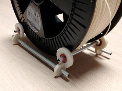 Minimalist 2.3 kg filament spoolholder and filament guide