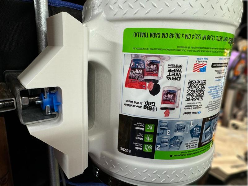 Strut bracket for Sellars TOOL BOX shop towels