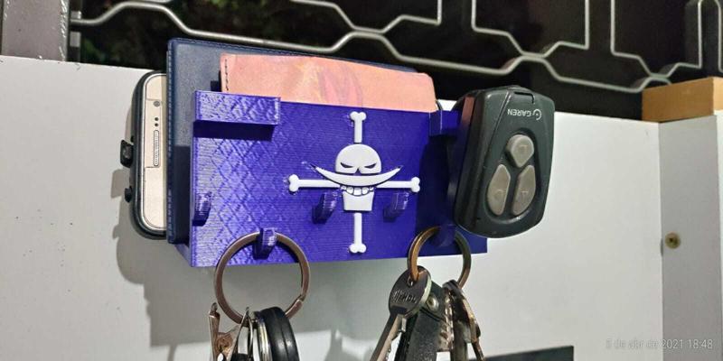 Suporte de Carteira e Celular Barba Branca One Piece ( One Piece White Beard Wallet and Cellphone Holder)