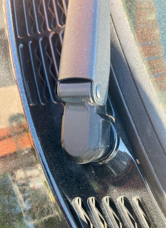 BMW e30 - front wiper plastic cover