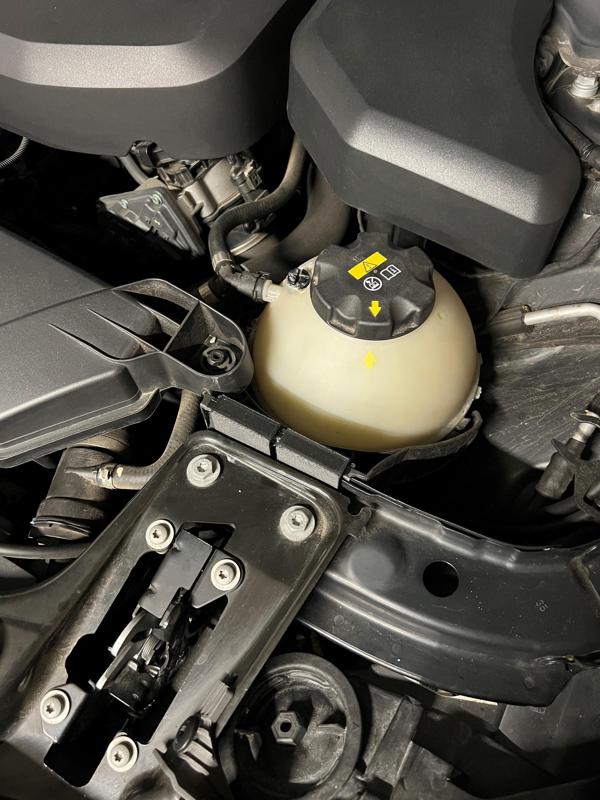 Expansion tank mounting bracket for BMW 114i 116i 118 f20/f21 LCI after 2015