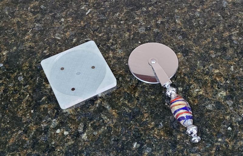 Pizza cutter holder - pizza cutter holder