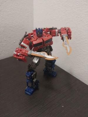 SS38 Optimus Prime Battle Blades