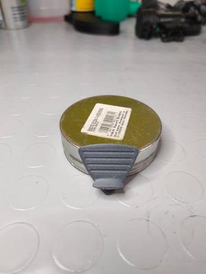 Thumb rest bass pick