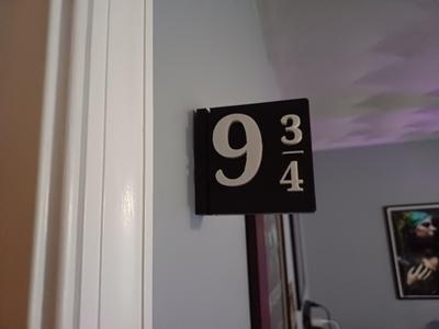 Platform 9 3/4 sign