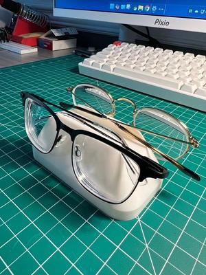 Minimal/Modern Glasses Holder 