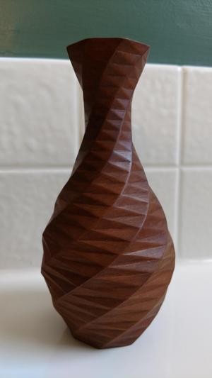 Low-poly Rose Twist Vase