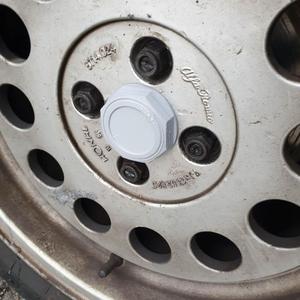Alfa Romeo GTV (116) Ronal A1 hubcap (4x98)