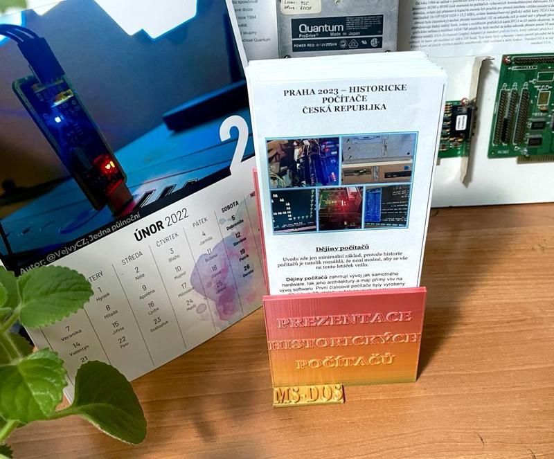STOJÁNEK NA LETÁČKY HISTORICKÉ POČÍTAČE