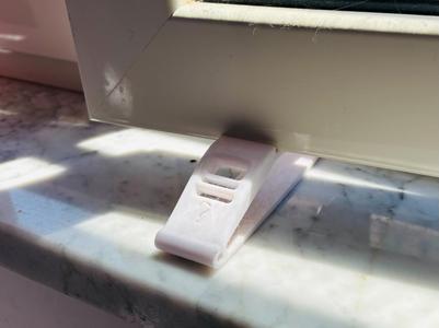 Bracket to prevent cats from getting out