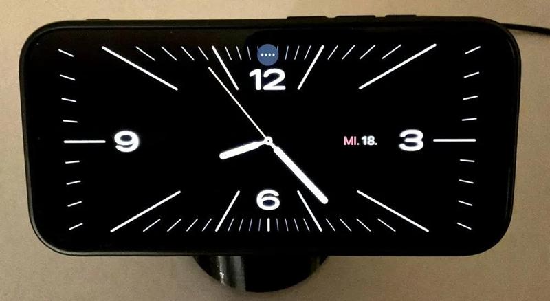 yet another MagSave stand   