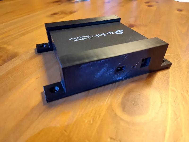 TP-Link TL-SG105E flat mount   
