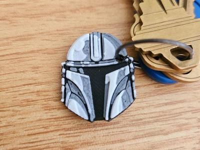 Mandalorian Helmet Keychain (Compact and Sturdy)