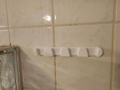 razor blade hanger for 4 blades