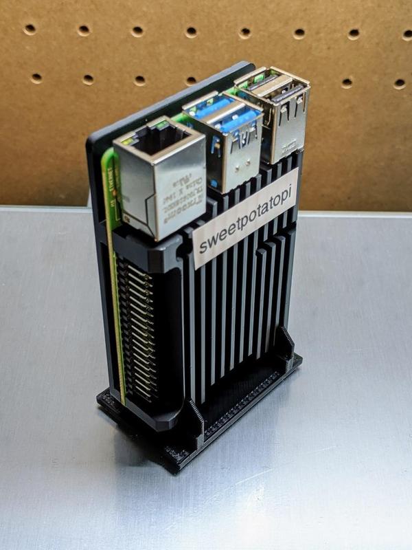 Raspberry Pi 4 Geekworm Armor Case Vertical Stand
