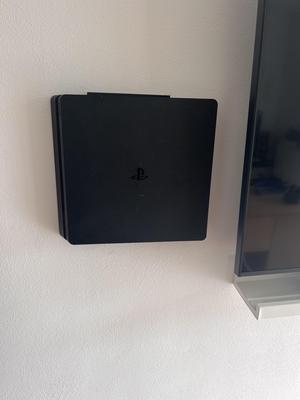 PlayStation 4 wall mount