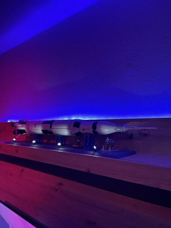 Platform for LEGO Saturn V with LEDs