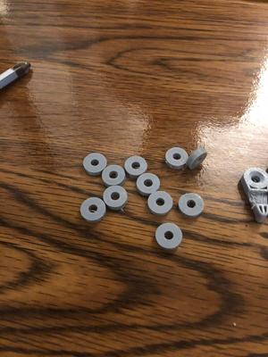 Glass clip spacer