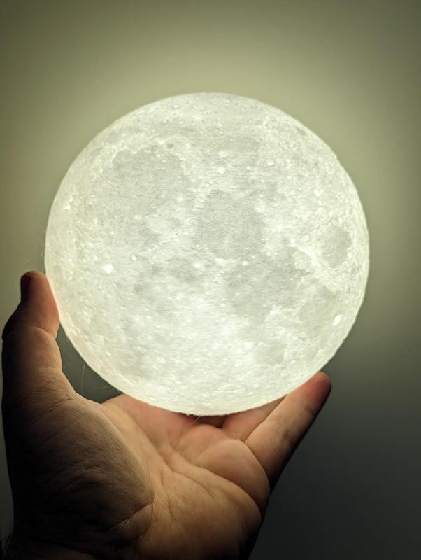 Moonlamp with 21700 battery and USB C charging