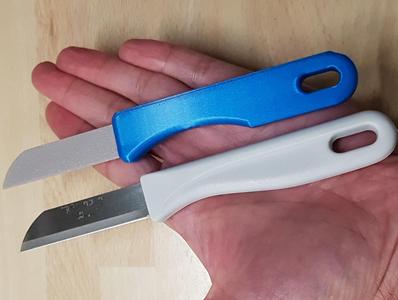 Children's kitchen knife (safe for playing)