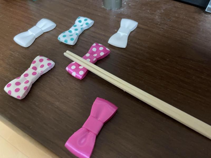 Ribbon chopstick rest
