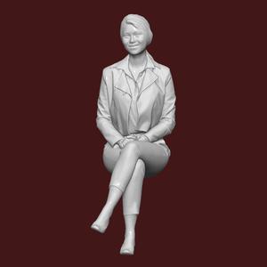 1:43 WOMAN SITTING FOR DIORAMA