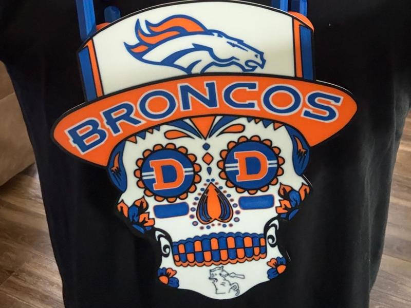 Denver Broncos Sugar Skull Fan Chain / Wall Art
