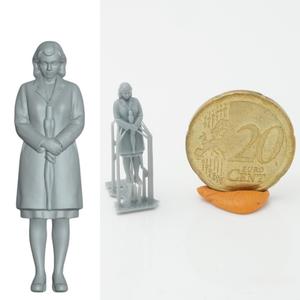 Woman with Umbrella Figure (Pedestrian Figure 2/6) – h0 scaled Miniature (1/87)