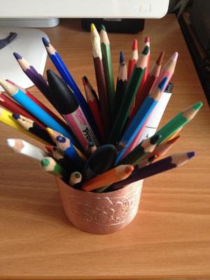 Skull pen holder