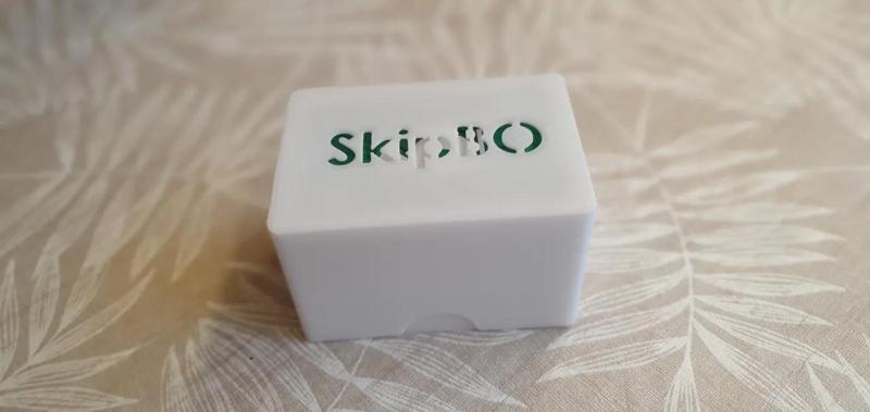 Box für das Kartenspiel Skipbo   