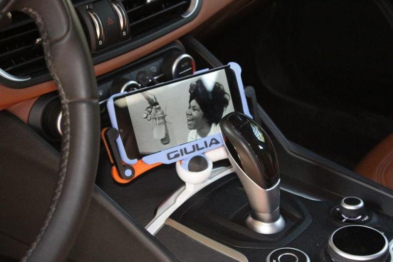 Supporto cellulare universale per Alfa Romeo Giulia - Phone support (phone stand for Alfa Giulia)