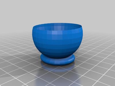 Plant pot with water drain