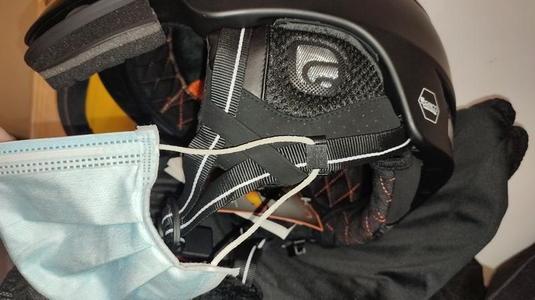 Ski helmet face mask clip