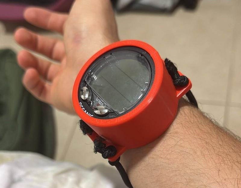 Oceanic veo 4 wrist mount