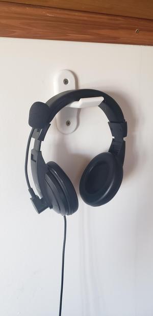 wall-mounted headphone holder