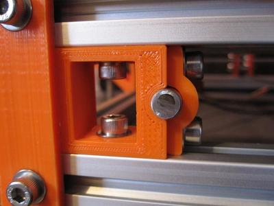 MendelMax between frame Y-rod mounts