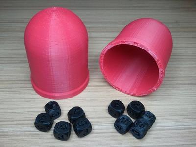 Liar's dice set