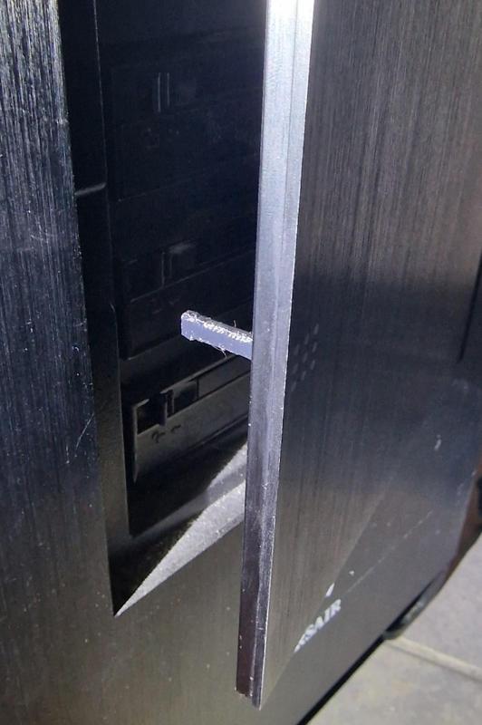 Latch/loquet door/porte Corsair 800D