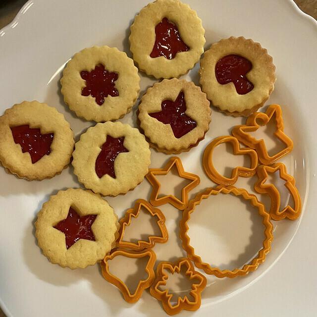 Christmas linzer cookie cutter set