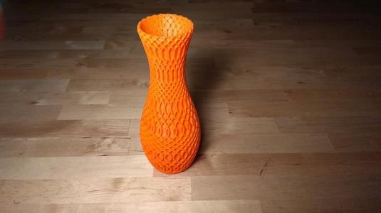 BI_LINE_VASE